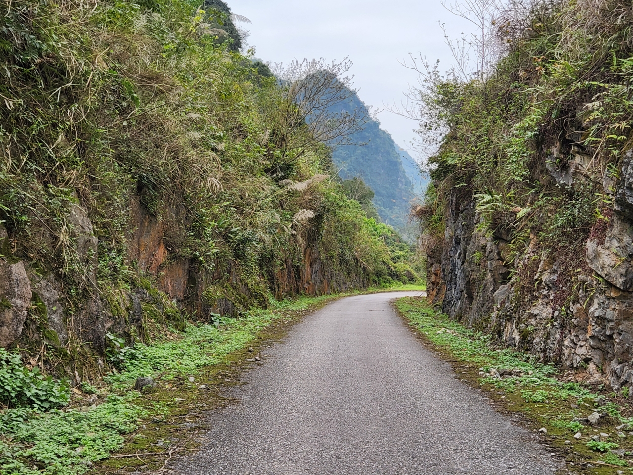 Northeast MTB Expedition – Conquer the Roads of Mong Cai, Cao Bang, and Ha Giang 15 Days